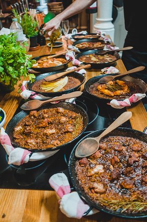 Paella Experience and Bottomless Wine in Barcelona - Bottomless Catalan wine and the social mood