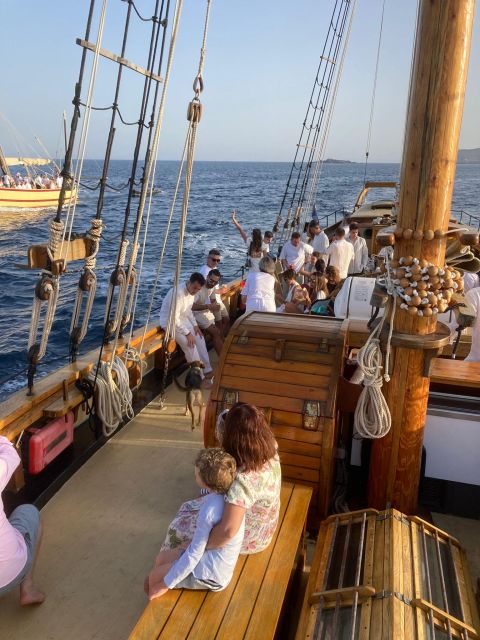 Palamós: Sunset Boat Tour with Glass of Cava - Cap Roig and the approach to Calella de Palafrugell