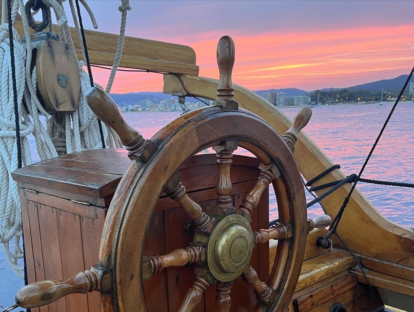 Palamós: Sunset Boat Tour with Glass of Cava - How the sunset timing affects the experience