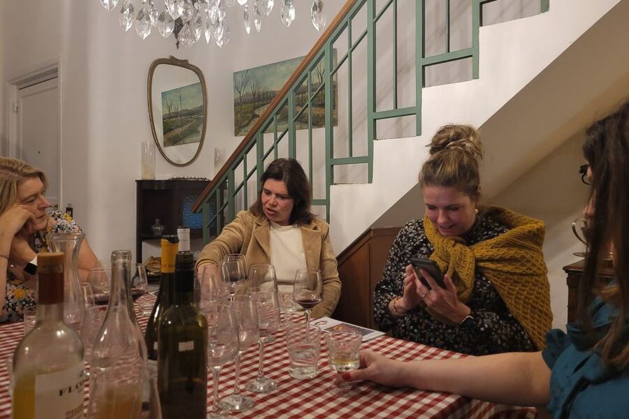 Palermo: 2-Hour Sicilian Cheese and Wine Tasting Tour - Inside a 16th-century Palermo home