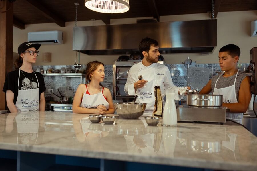 Palermo: Pizza and Gelato Cooking Class with Dinner and Wine - Arriving at Via Volturno 44 in Palermo
