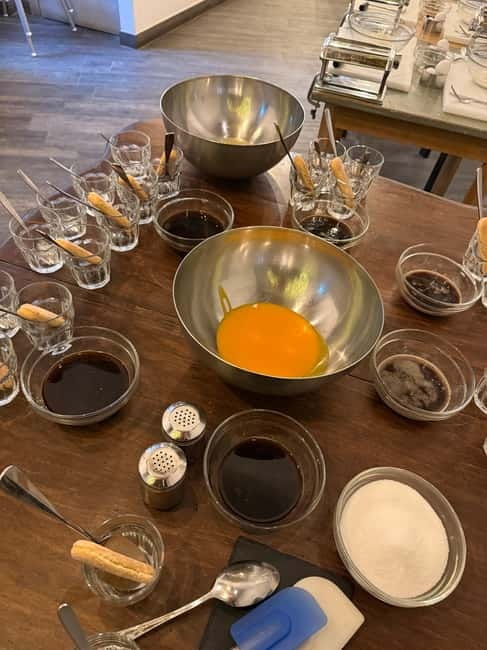 Palermo: Pizza & Tiramisu Class with Free Flowing Fine Wine - What the Palermo pizza class actually includes