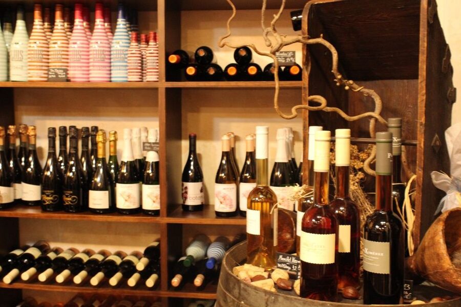 Palma Tour with Wine and Tapas Tasting - The wine tasting in the historic center