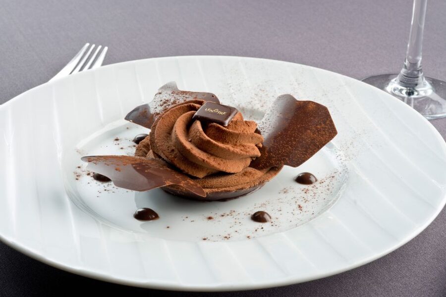 Paris: 3-Course-Dinner Cruise with Wine on the Seine River - Should you book it?