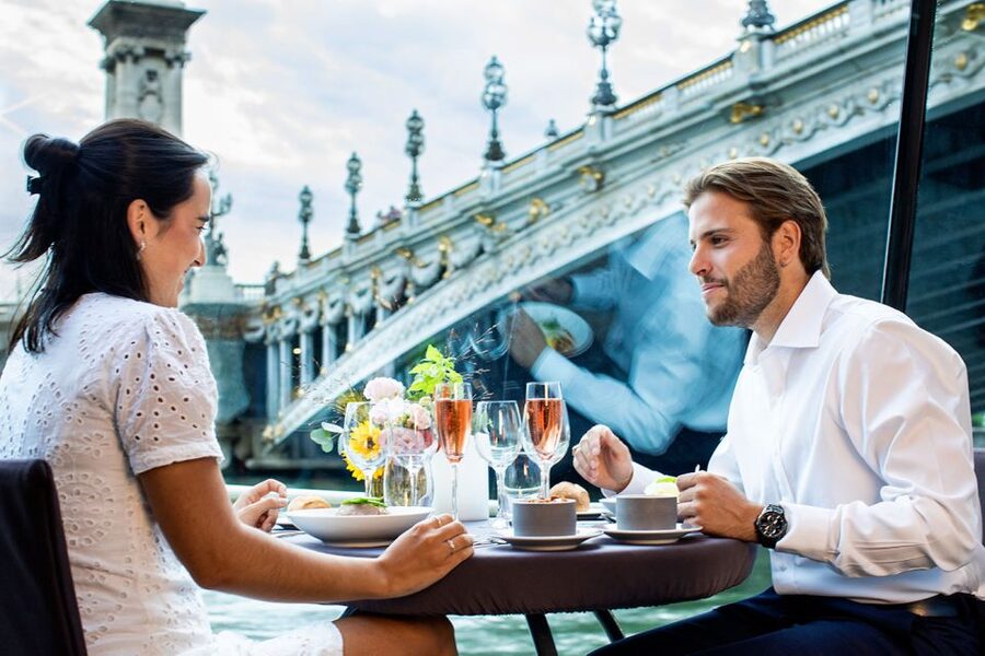 Paris: 3-Course-Dinner Cruise with Wine on the Seine River - What arrives on your plate
