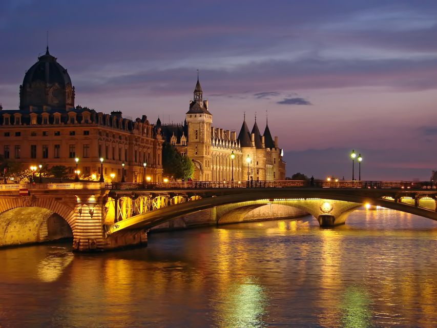 Paris: 3-Course-Dinner Cruise with Wine on the Seine River - A 75-minute route through central Paris