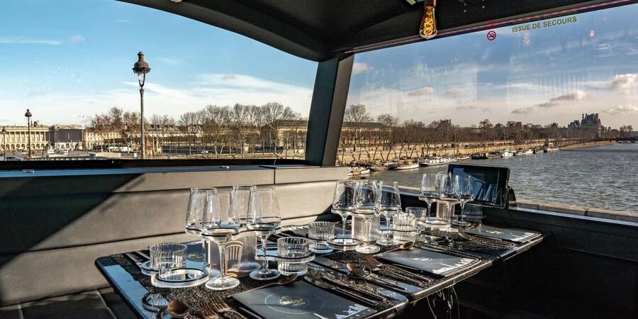 Paris: Bus Toqué Tour with 5-Course Dinner and Champagne - Paris Landmarks After Sunset