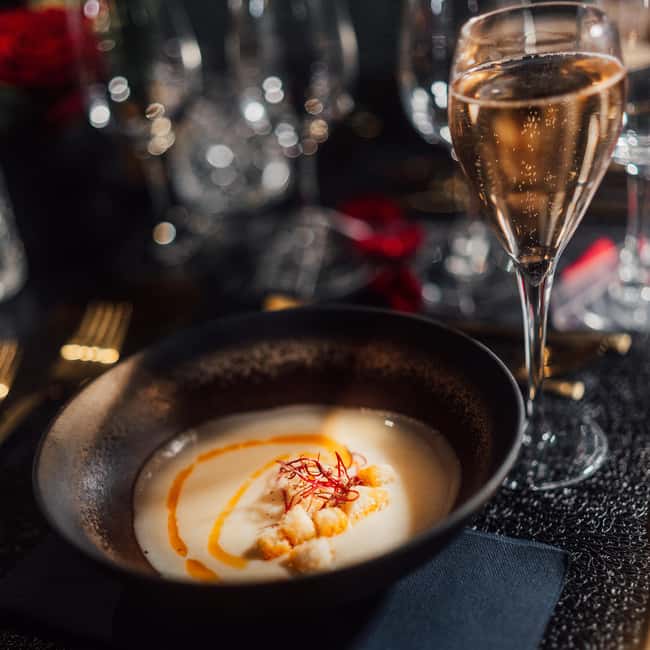 Paris: Bus Toqué Tour with 5-Course Dinner and Champagne - Practical Tips for a Better Ride