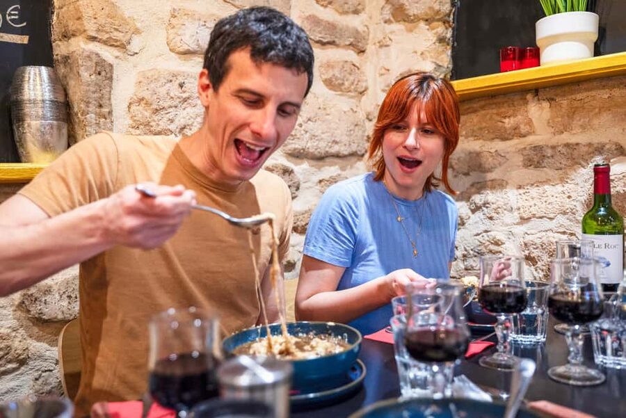 Paris: Champagne and Oysters Food Tour - Five food stops through Le Marais