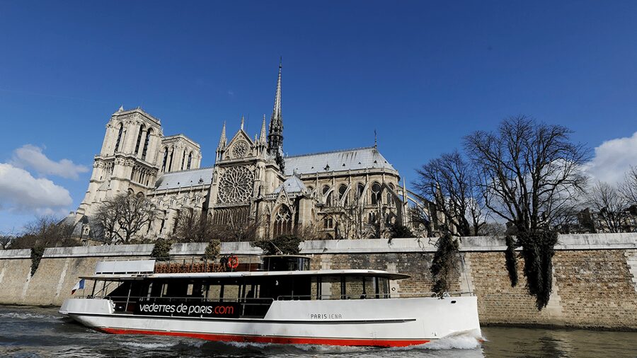 Paris: Champagne Tasting Cruise Departure from Eiffel Tower - Why the one-hour length works, and where it falls short