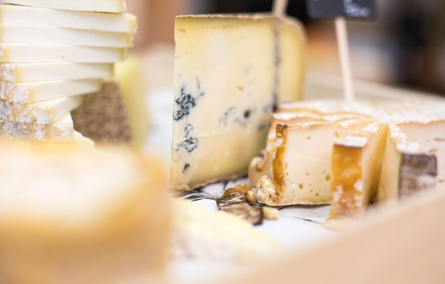 Paris: Cheese and Wine Class in a 17th Century Cellar - How to make the most of the tasting
