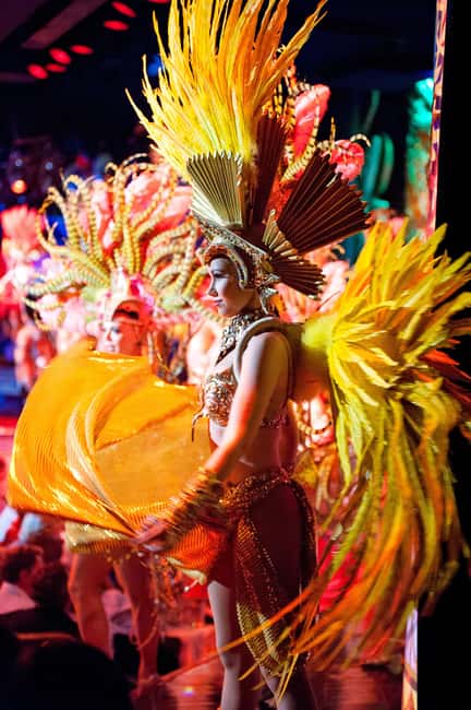 Paris: First Show Moulin Rouge with Champagne & Seine Cruise - What the Champagne option really gives you