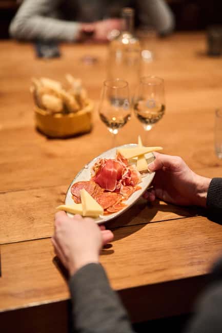 Paris: French Wine Tasting Class with Sommelier - The group size and the social side