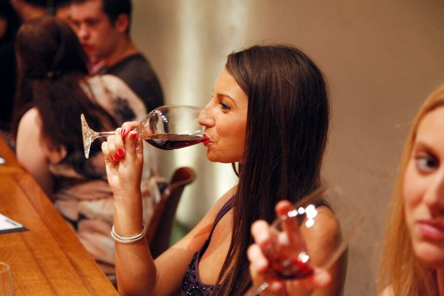 Paris: French Wine Tasting Class with Sommelier - What guides bring to the experience
