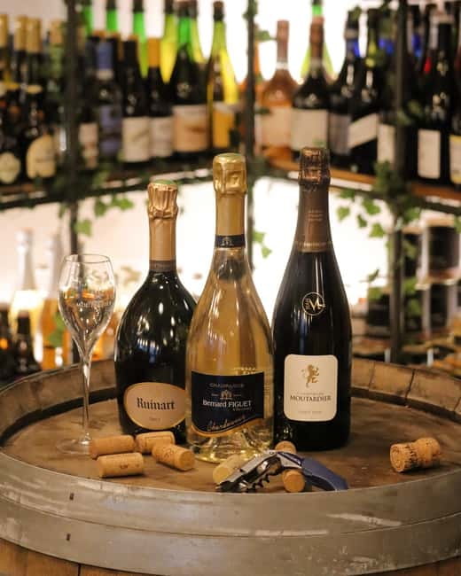 Paris: French wine tasting with cheeses and charcuterie - The sommelier makes the difference