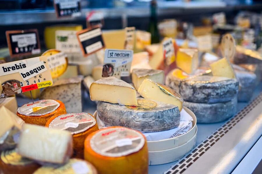Paris: Le Marais District Food Tour with 10+ Tastings & Wine - Cheese, baguette, and two kinds of wine