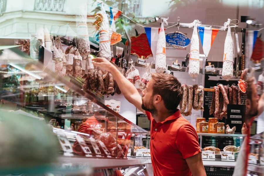 Paris: Montmartre Food and Wine Guided Tour - Galettes, cider, and a sweeter turn