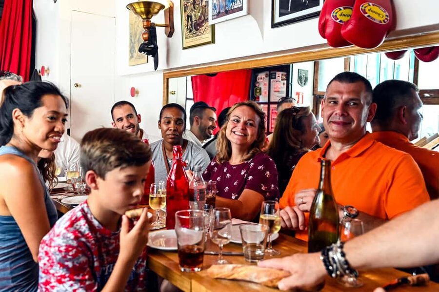 Paris: Montmartre Food Tour with 10 Local Tastings & Wines - Crêpes and the Breton distinction