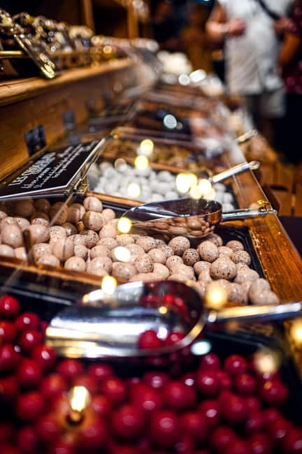 Paris: Montmartre Food Tour with 10 Local Tastings & Wines - Fromagerie selections with practical pairing advice
