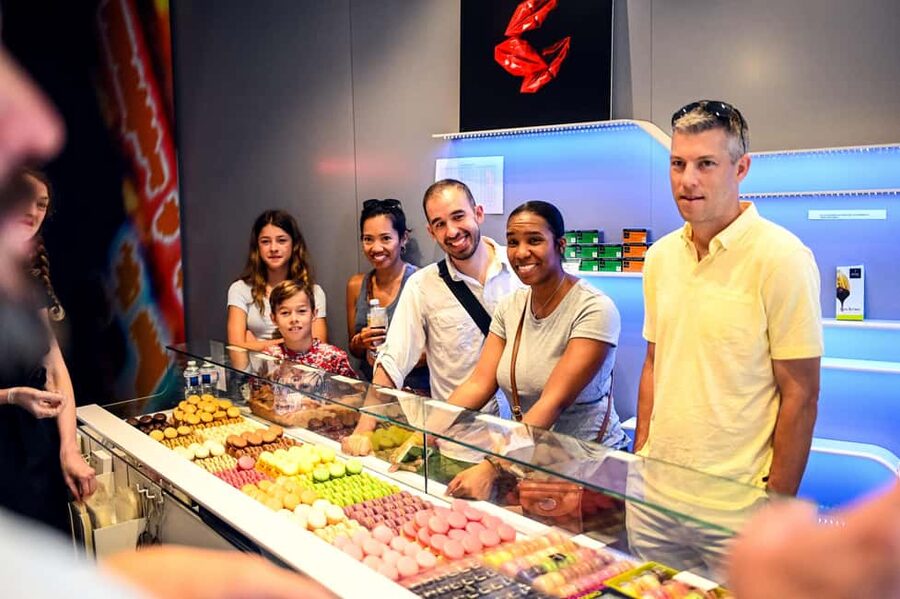 Paris: Montmartre Food Tour with 10 Local Tastings & Wines - Sweet beginnings: chocolate, macarons, and bakery treats