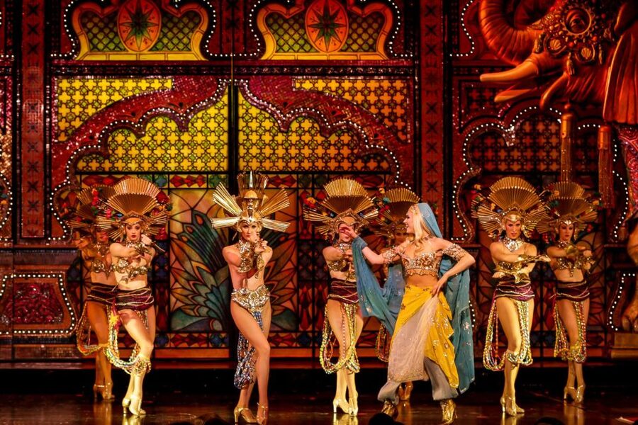 Paris: Moulin Rouge Cabaret Show Ticket with Champagne - Getting home after the final curtain