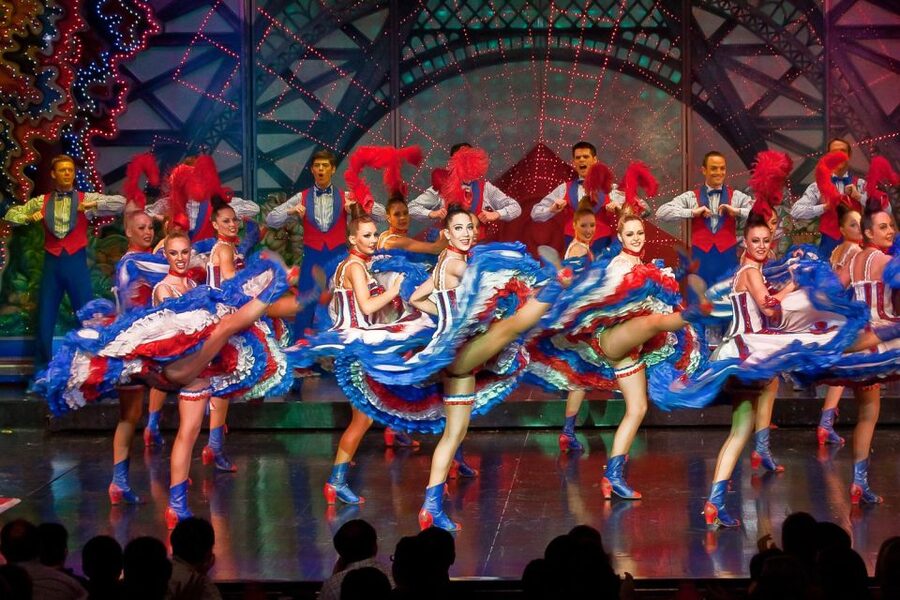 Paris: Moulin Rouge Cabaret Show Ticket with Champagne - Dress code and what to leave at home