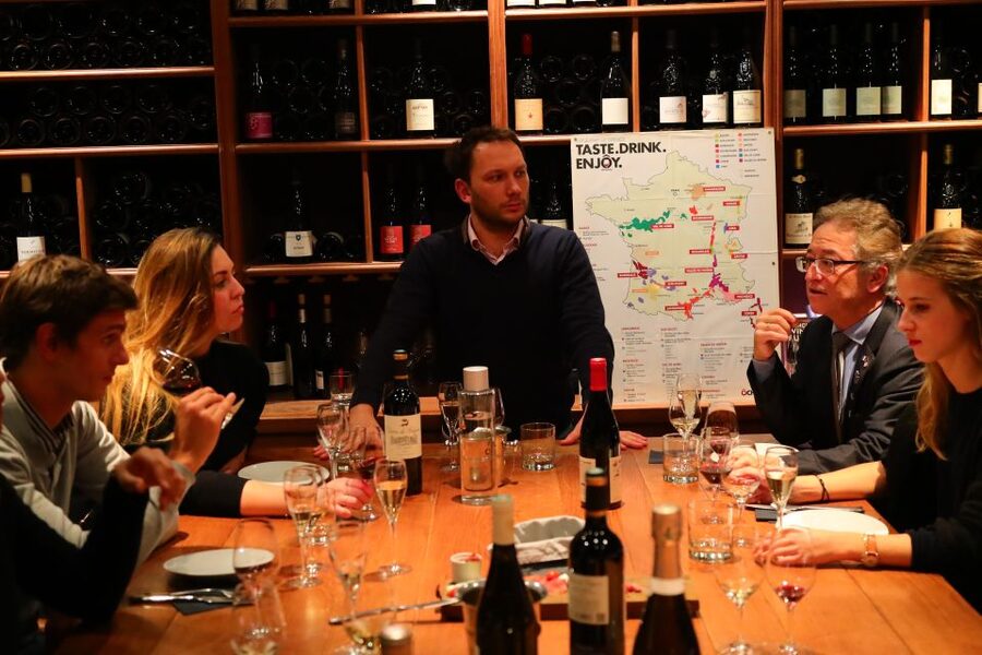 Paris: O Chateau's Wine Tasting Dinner - The historic rooms near the Louvre