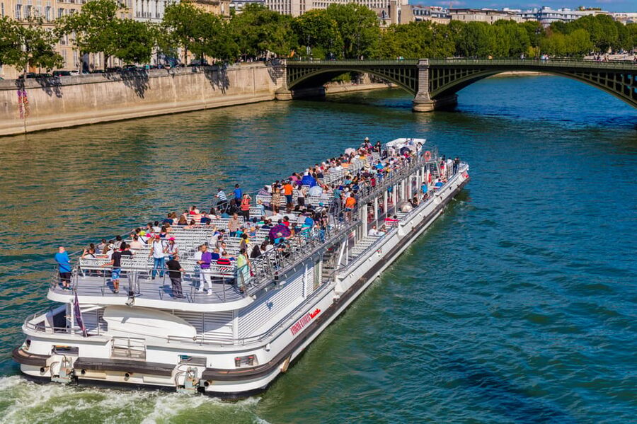 Paris : Scenic Cruise on the Seine River with Champagne - Musée dOrsay and the changing riverfront