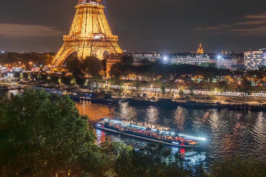 Paris : Scenic Cruise on the Seine River with Champagne - Is $68 good value for two?