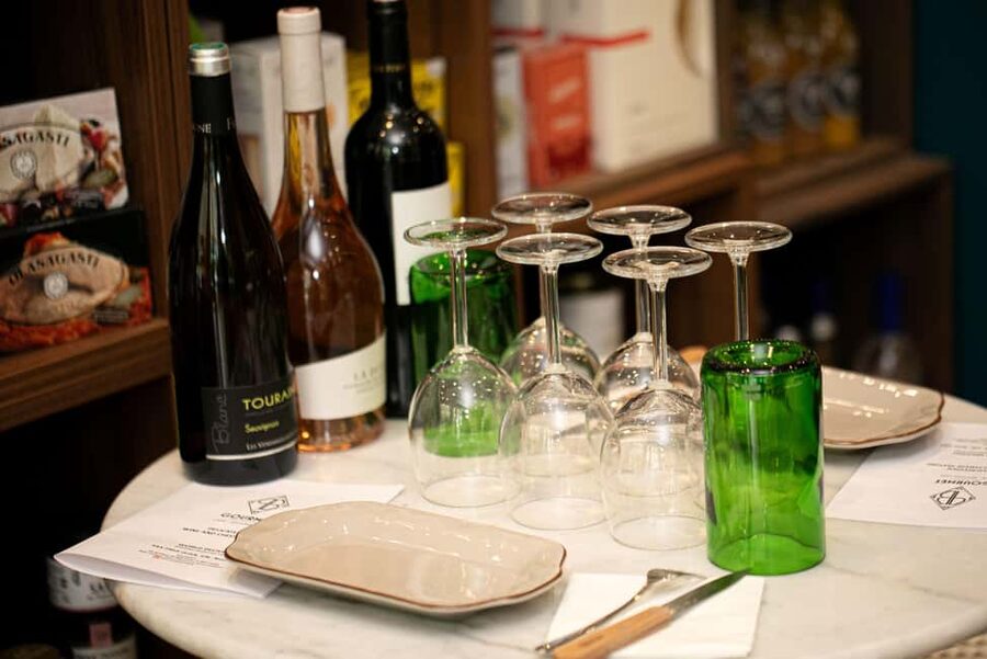 Paris: Tasting of 3 Wine and 3 Cheese - The first glass: a guided introduction to French wine
