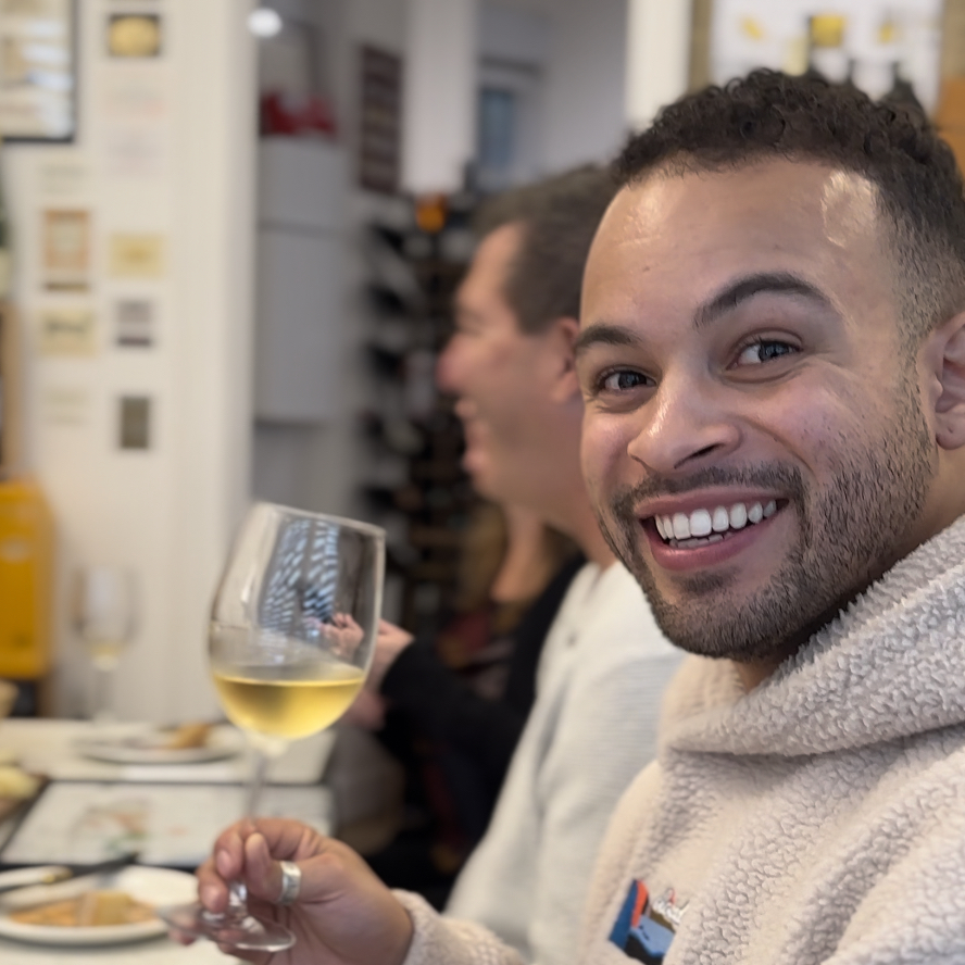 Paris: Wine Tasting Experience with 6 Wines and Cheese Board - Key points to know before booking