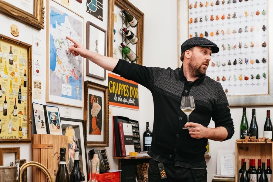 Paris: Wine Tasting Experience with 6 Wines and Cheese Board - What happens during the two-hour tasting