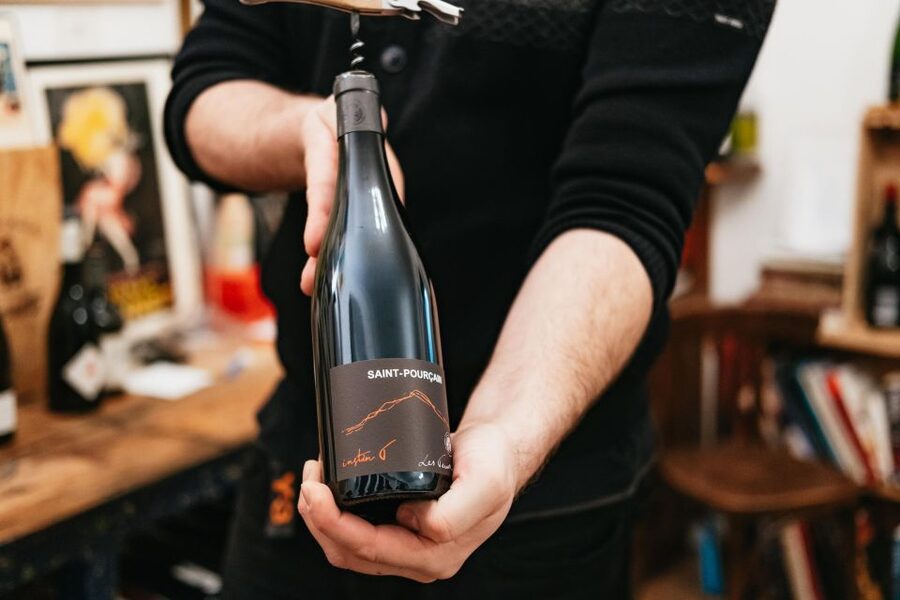 Paris: Wine Tasting Experience with 6 Wines and Cheese Board - Why the regional comparison is worth your time