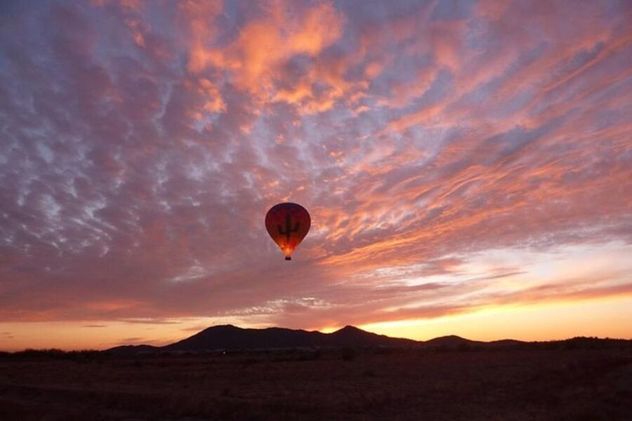 Phoenix: Hot Air Balloon Ride with Champagne and Catering - A quiet flight above Phoenix