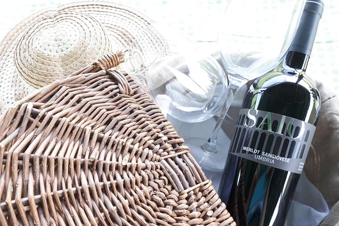Pic nic Deluxe Assisi for 2 and wine tasting 5 wines - Practical details that shape the day