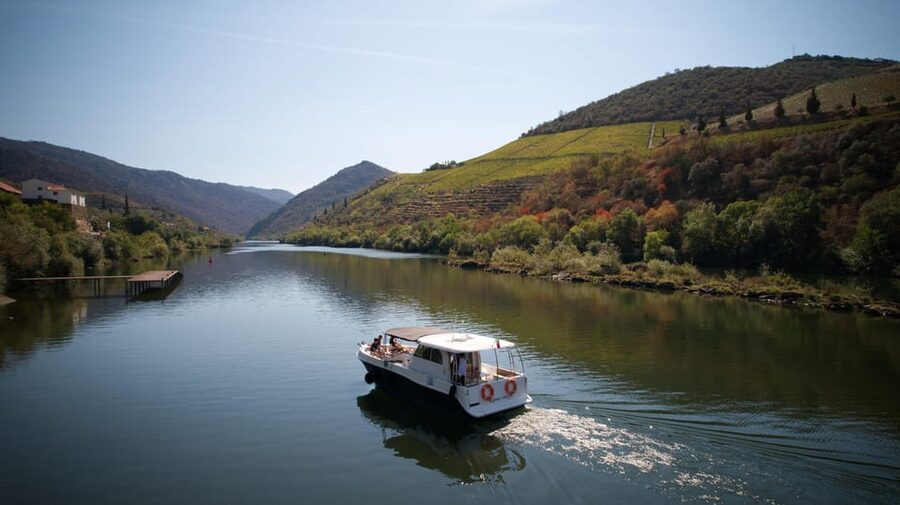 Pinhão: 1 Hour SUNSET Cruise with Sparkling Wine - Guides Leandro and Adriano