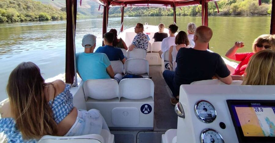 Pinhão: Douro River 50-min Boat Trip with Port Wine - What you see between Pinhão and the quintas
