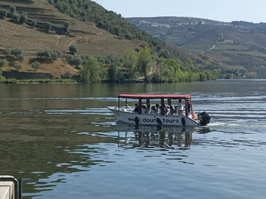 Pinhão: Douro Valley with Wine Tasting, Boat Trip and Lunch - First quinta: tasting Douro wines and Port