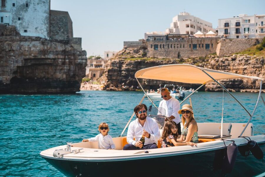 Polignano a Mare: Private Cruise with Champagne - The private format and its value