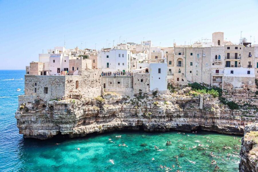 Polignano a Mare: Street Food Tour with Tastings and Wine - Caffè speciale and the sweeter side of the stop
