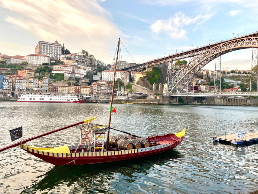Port wine & wine walking tour with culture - max 8 pax - Arriving in Gaia for the best views