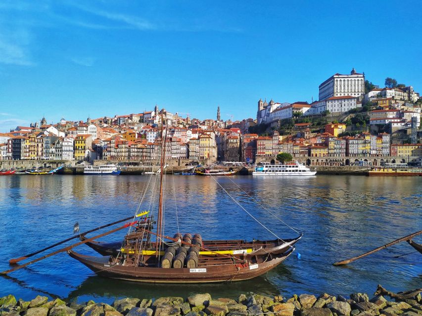 Port wine & wine walking tour with culture - max 8 pax - Three Ports at a family-owned producer