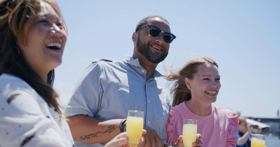 Portland: Champagne Brunch Cruise on Willamette River - A brunch boat with Portland views