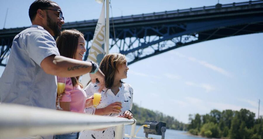 Portland: Champagne Brunch Cruise on Willamette River - Live piano music and the sound of the river