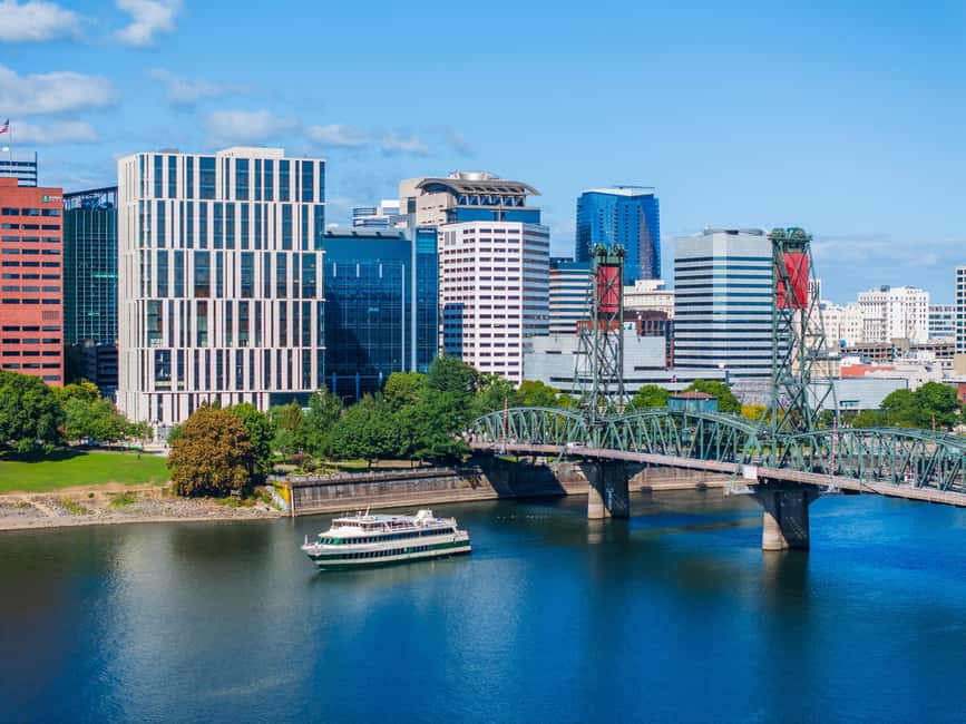Portland: Champagne Brunch Cruise on Willamette River - Who will enjoy this cruise most?