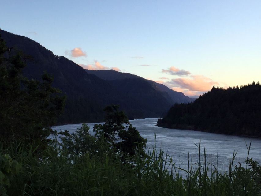 Portland: Mount Hood Wine and Waterfalls Full-Day Tour - Thirty minutes at Multnomah Falls