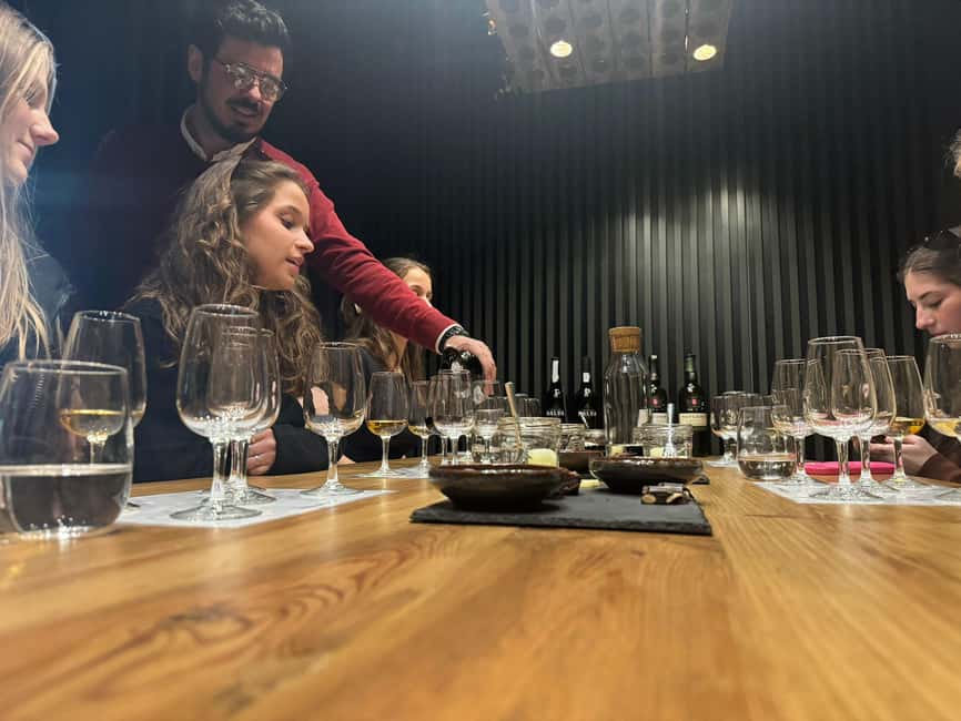 Porto: 3 or 5 Port Wine Tasting with Pairings - Learning without a lecture