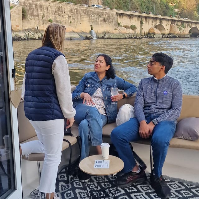 Porto: 6 Bridges Cruise & Port Wine with Sunset Option - Small boat comfort and the crew