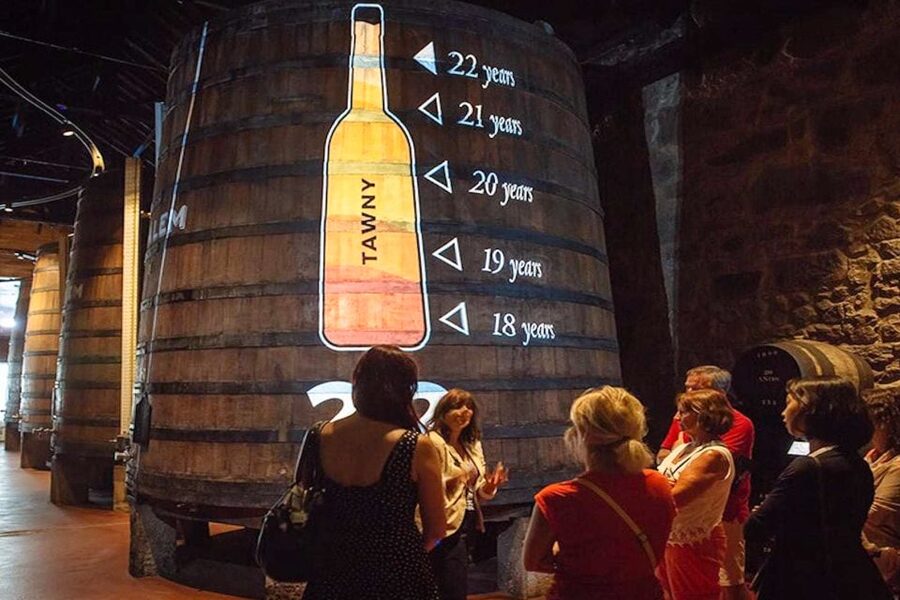 Porto: Cálem Cellar Tour, Interactive Museum & Wine Tasting - The tasting: white and tawny Port
