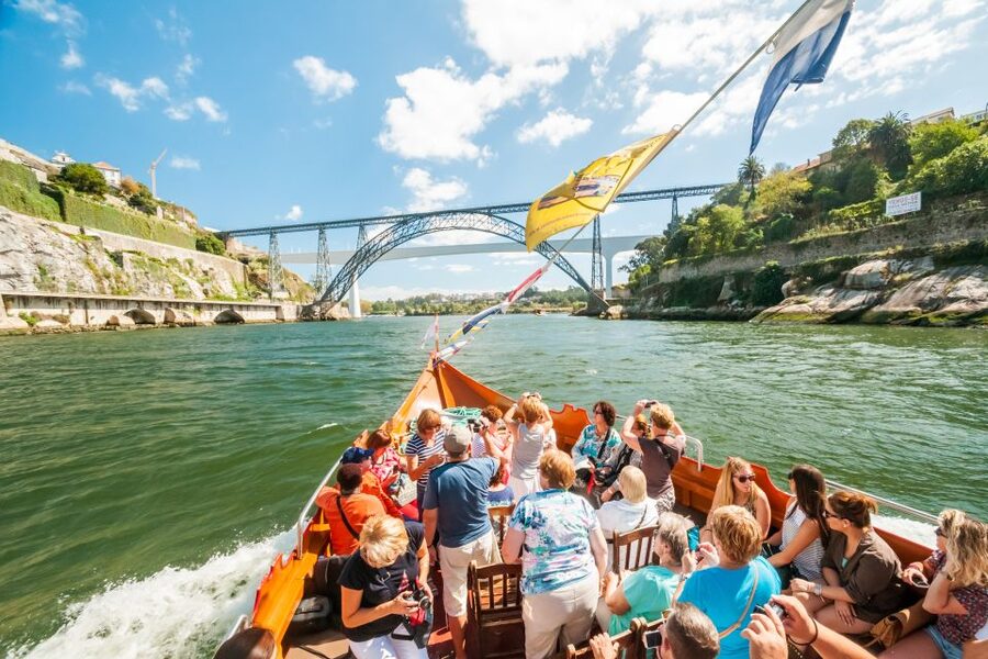 Porto: City Train Tour, River Cruise & Wine Cellar - Price, comfort, and who will like it